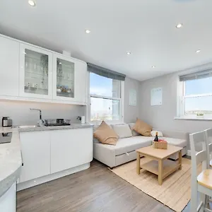 Cosy Retreat With Views Of And Sea Apartment Brighton