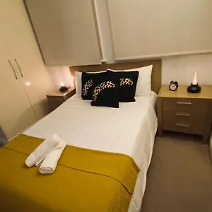 Shoreditch & Liverpool Steet A Apartment London